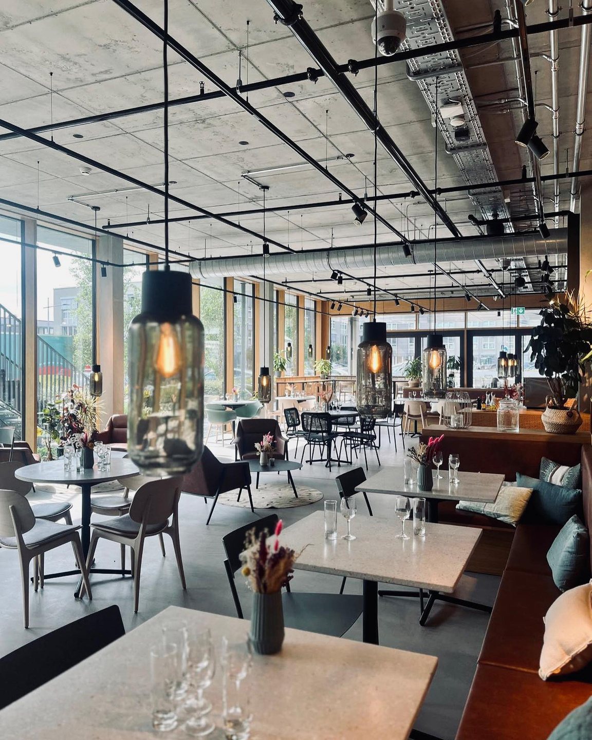 La salle lumineuse du PallCafé Bertrange, dressée pour un événement